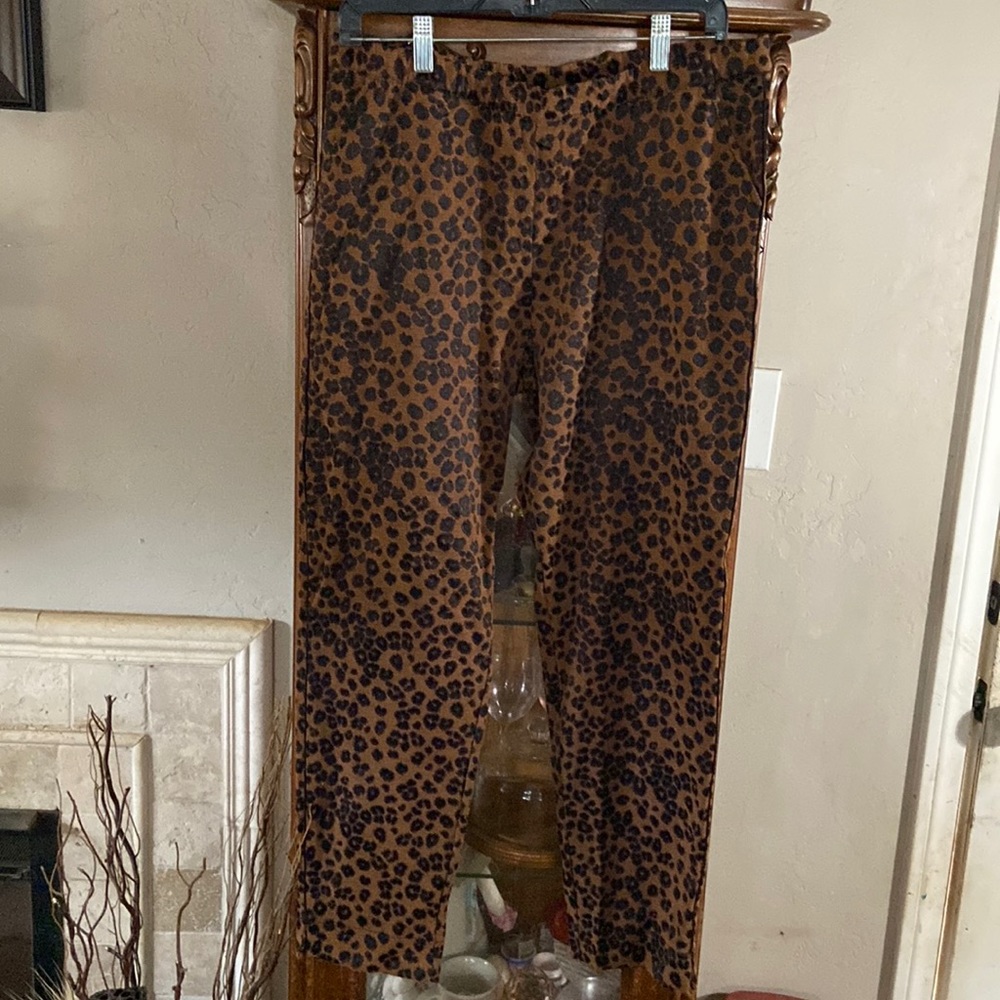 Hue cheetah print pants with pockets